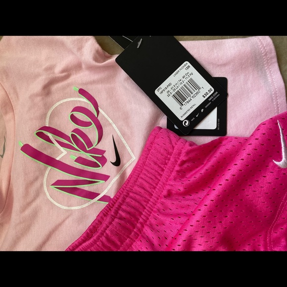 Nike Set - Picture 2 of 2